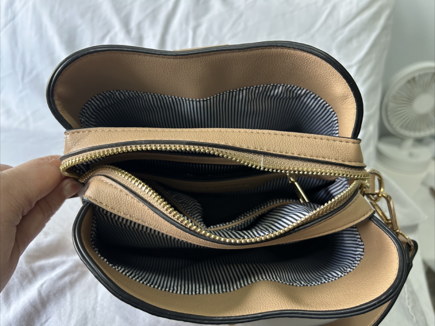 Louenhide Tan textured crossbody bag - photo 3