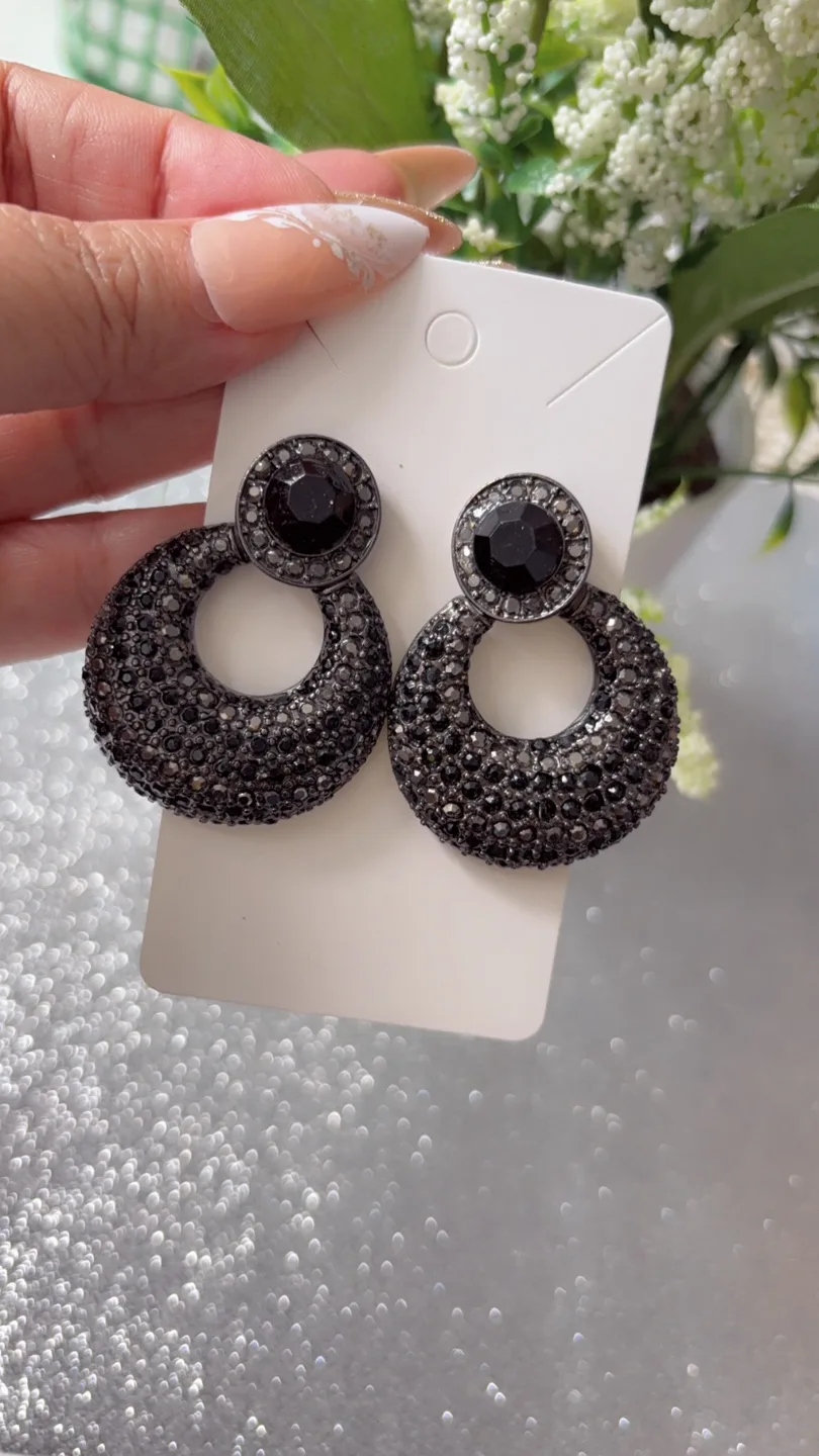 Elegant Black Crystal Dangle Earrings image indicator(3)