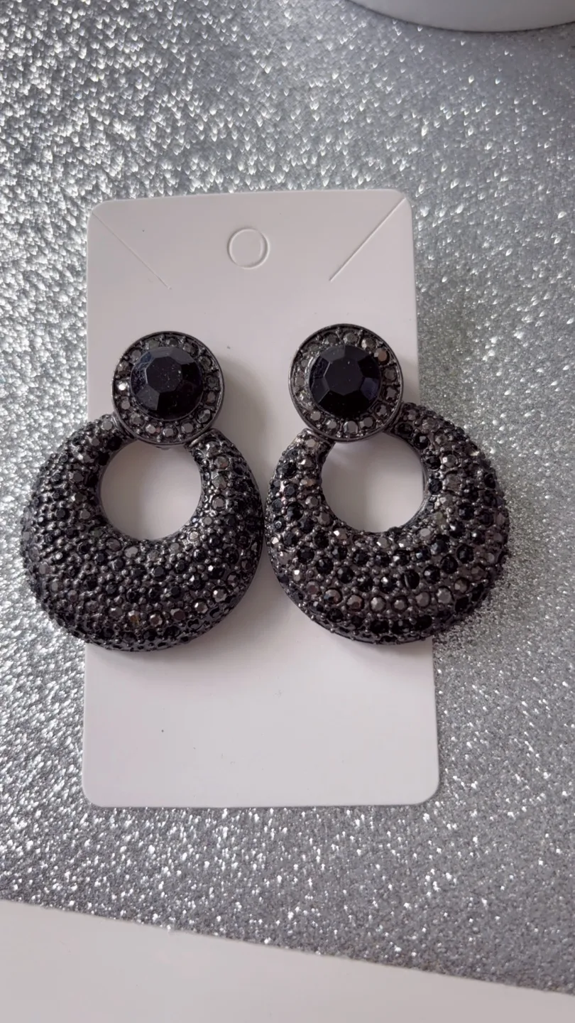 Elegant Black Crystal Dangle Earrings image indicator(2)