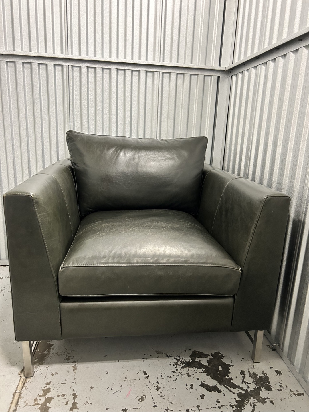 Crate & Barrel Top-Grain Genuine Leather Chair - photo 3