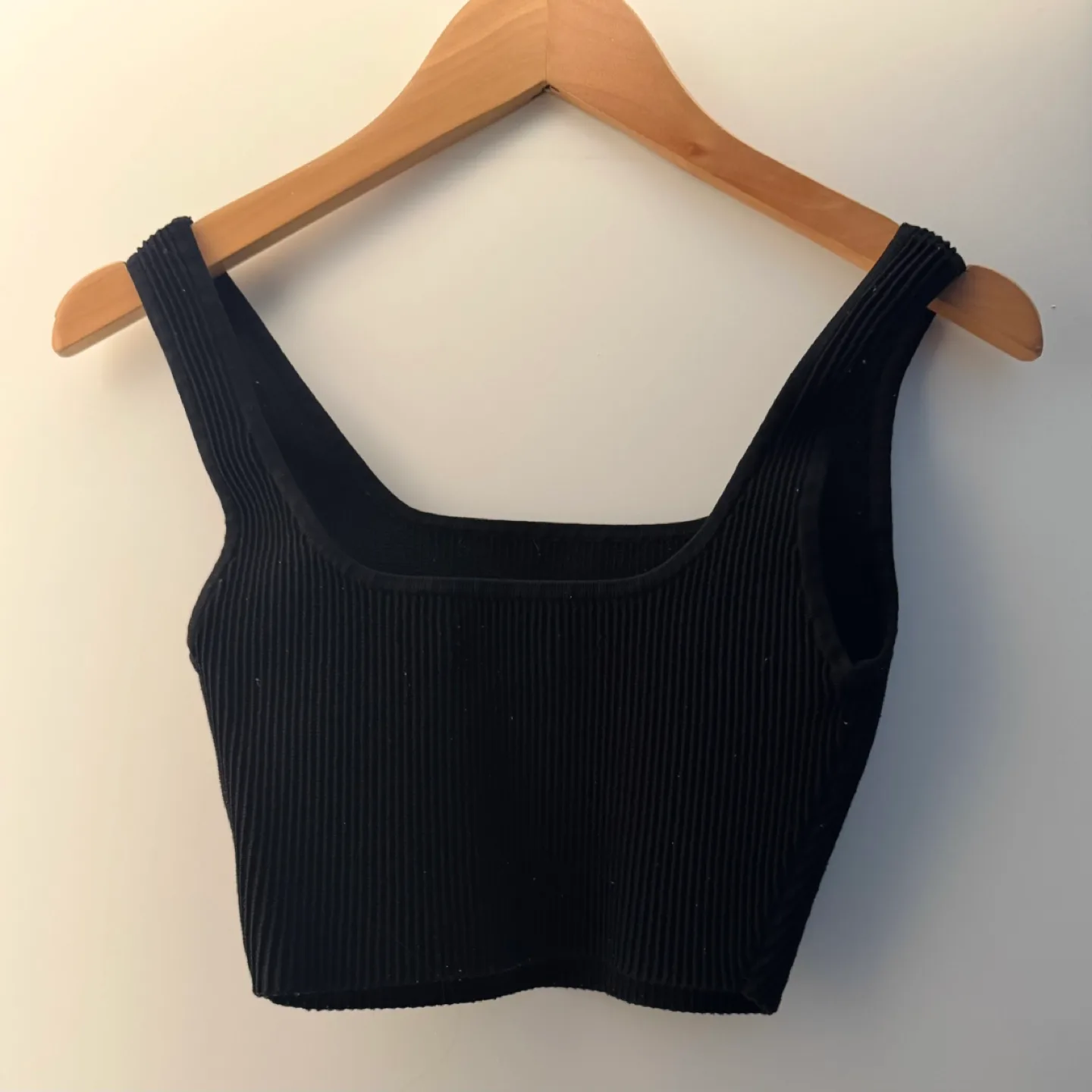 Aritzia Babaton black sculpt knit cropped tank size xs 🏒 image indicator(2)