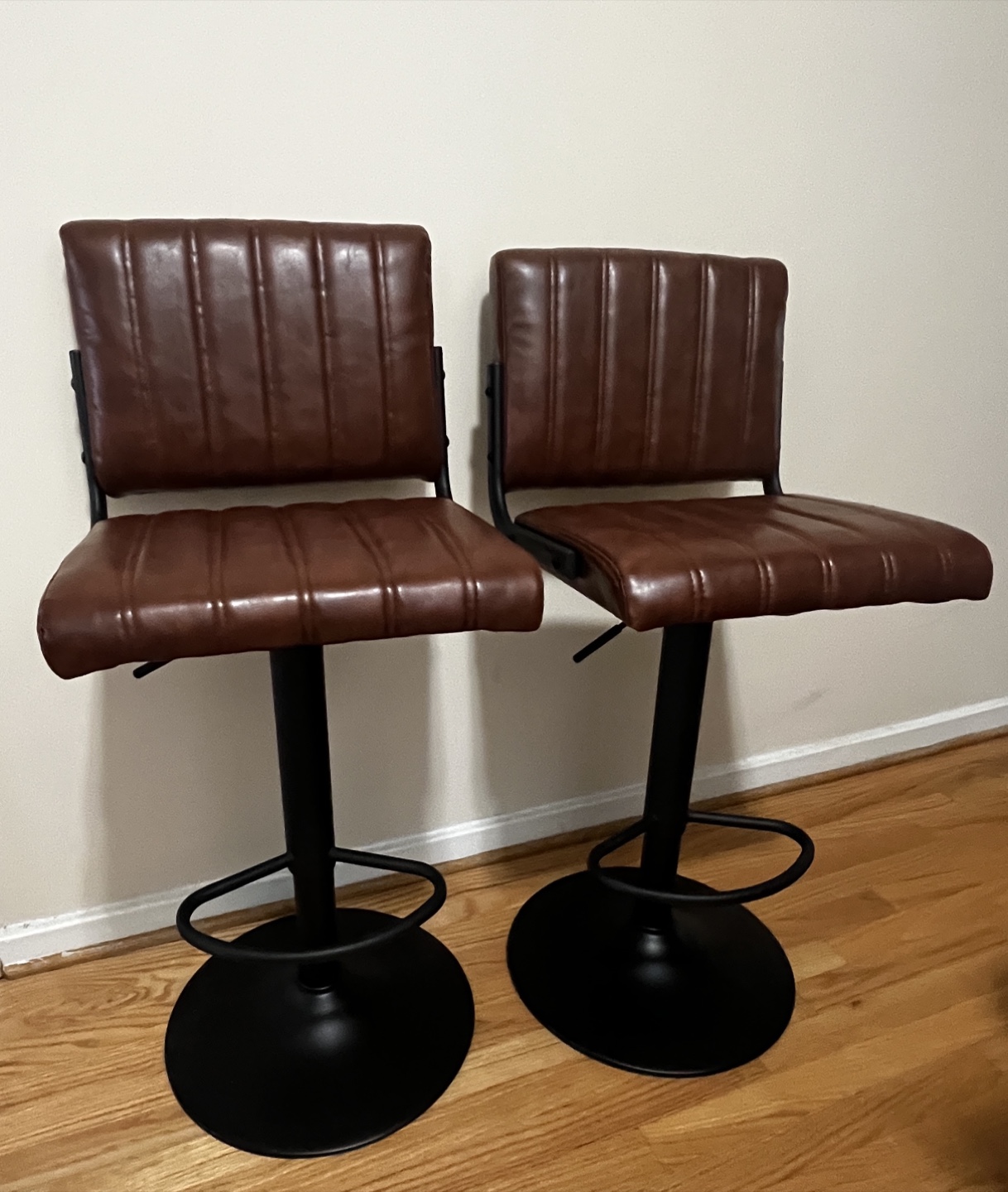 Adjustable Bar Stools🥕