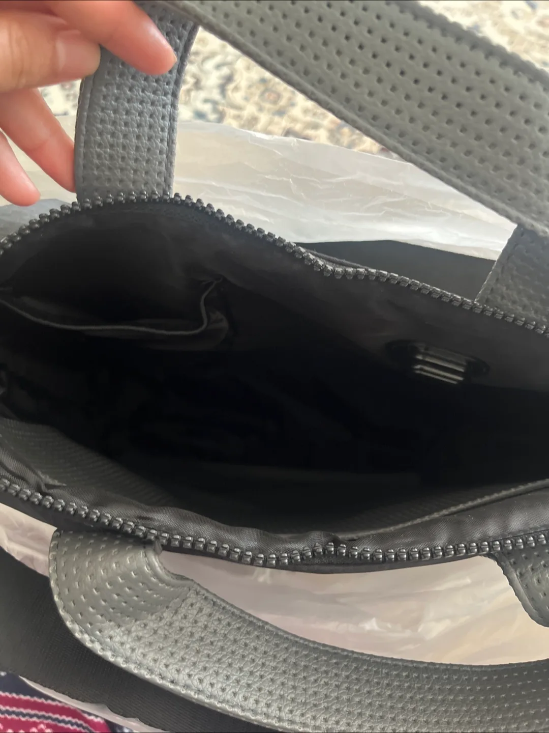 Caboodles Active Tote Bag image indicator(3)