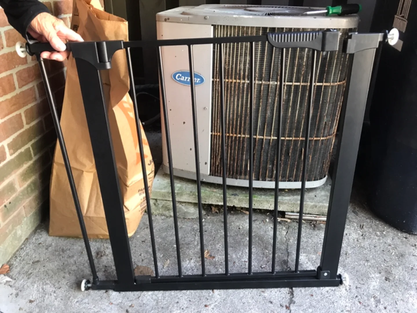 🏒Black Retractable Baby Gate thumbnail