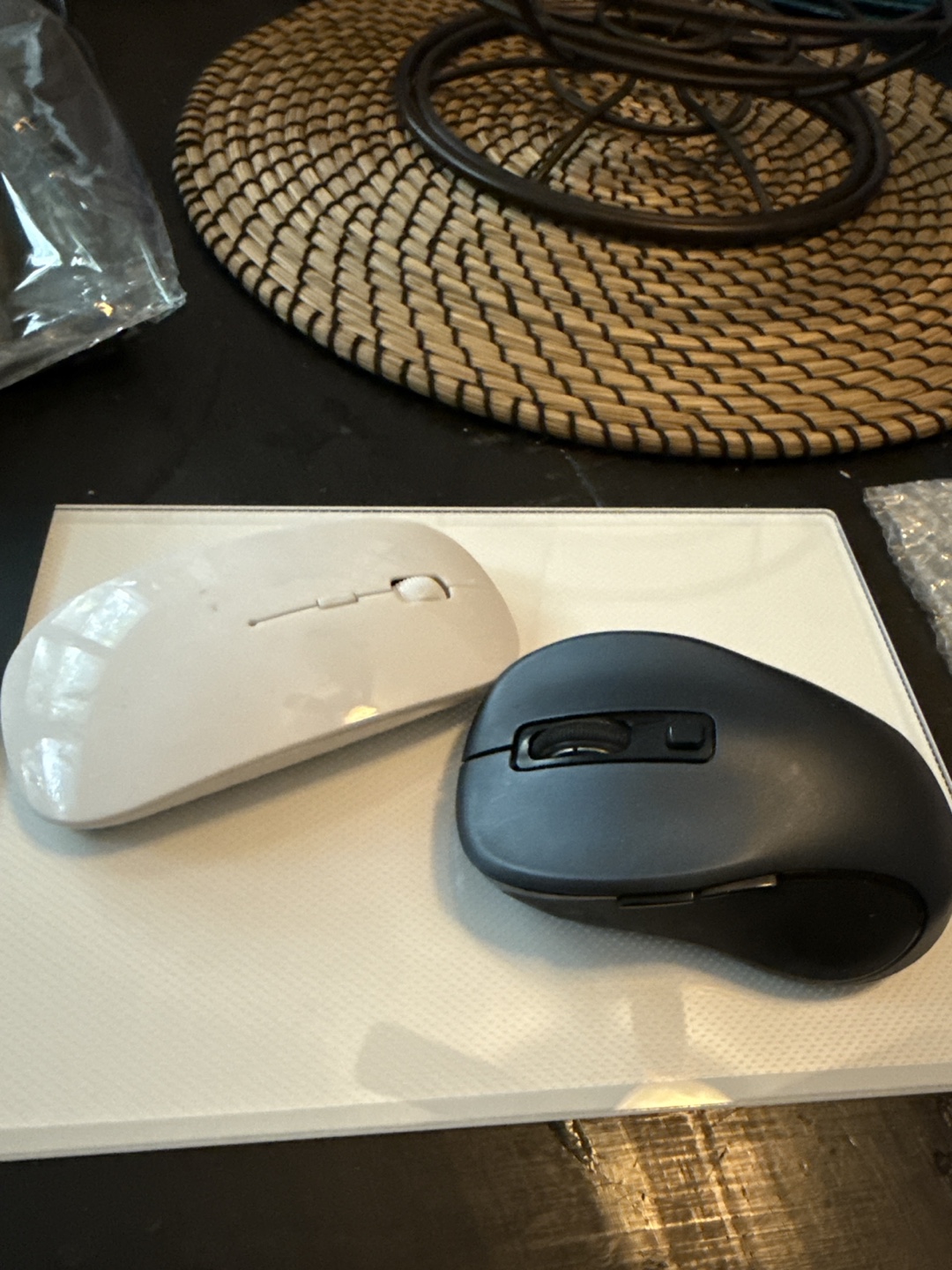 Bundle of accessories for technology. - photo 2