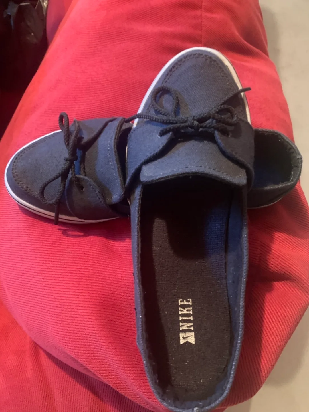 Women's Nike slip on shoes image indicator(3)