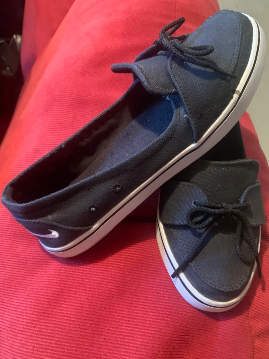 Women's Nike slip on shoes image indicator(4)