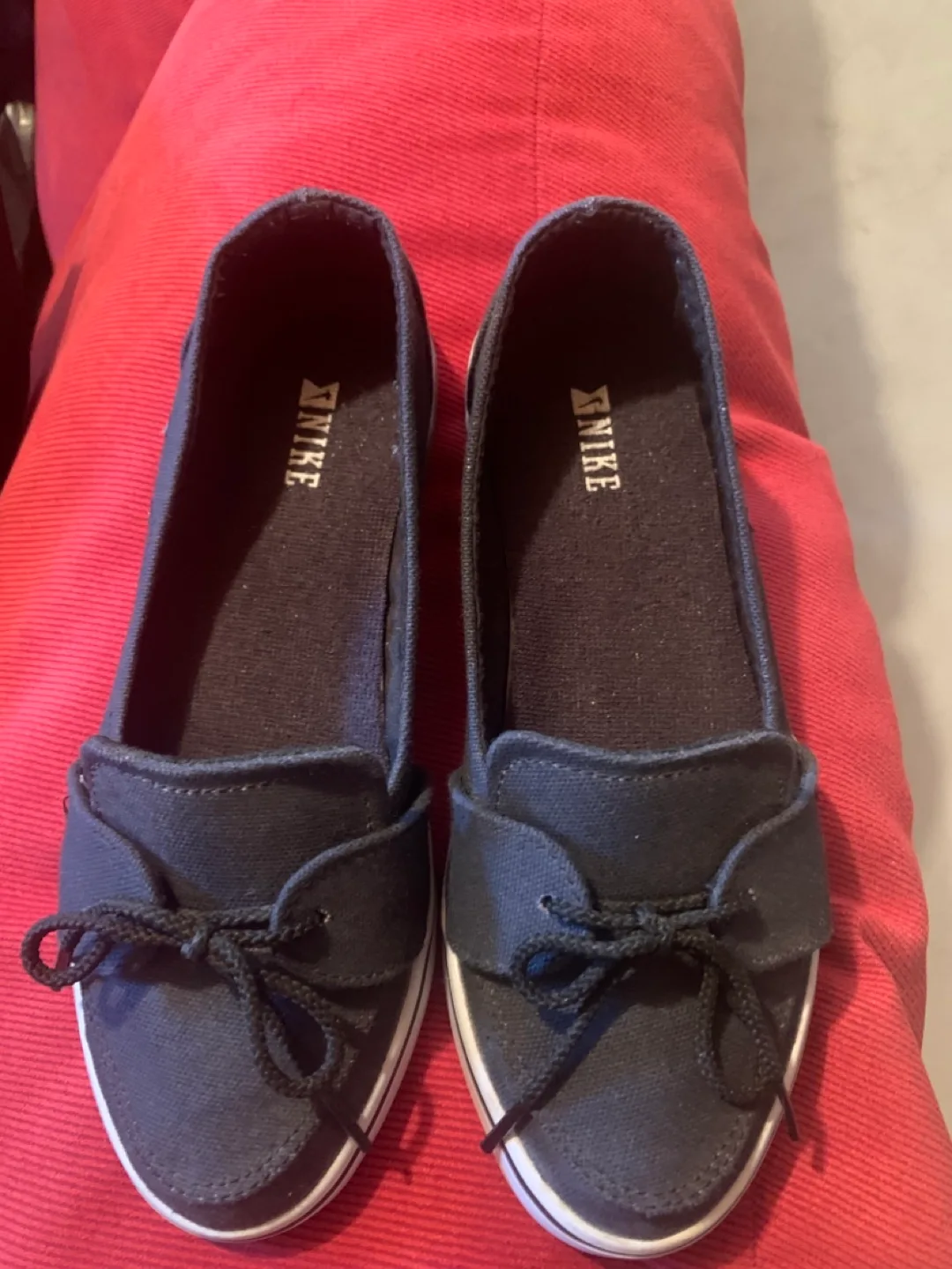 Women's Nike slip on shoes thumbnail
