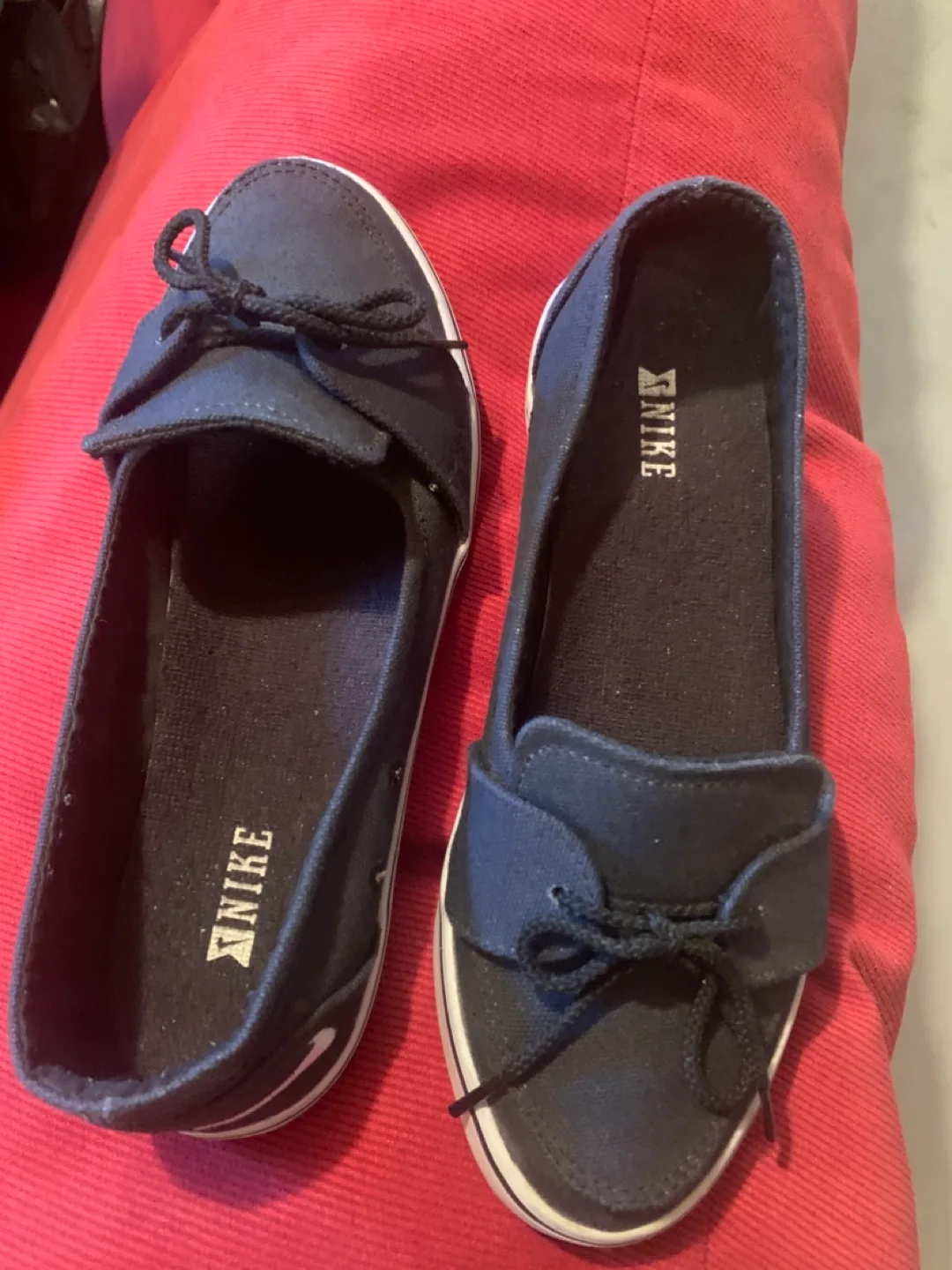 Women's Nike slip on shoes image indicator(2)