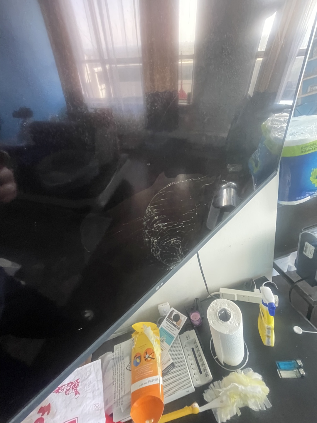LG 55UP7560AUD 55-inch Smart TV - For Parts or Repair - photo 4