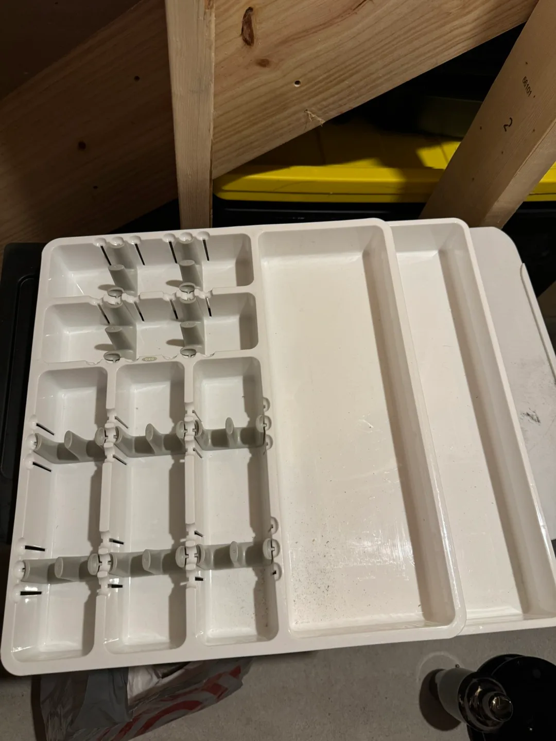 OXO Good Grips Large Expandable Utensil Tray image indicator(4)