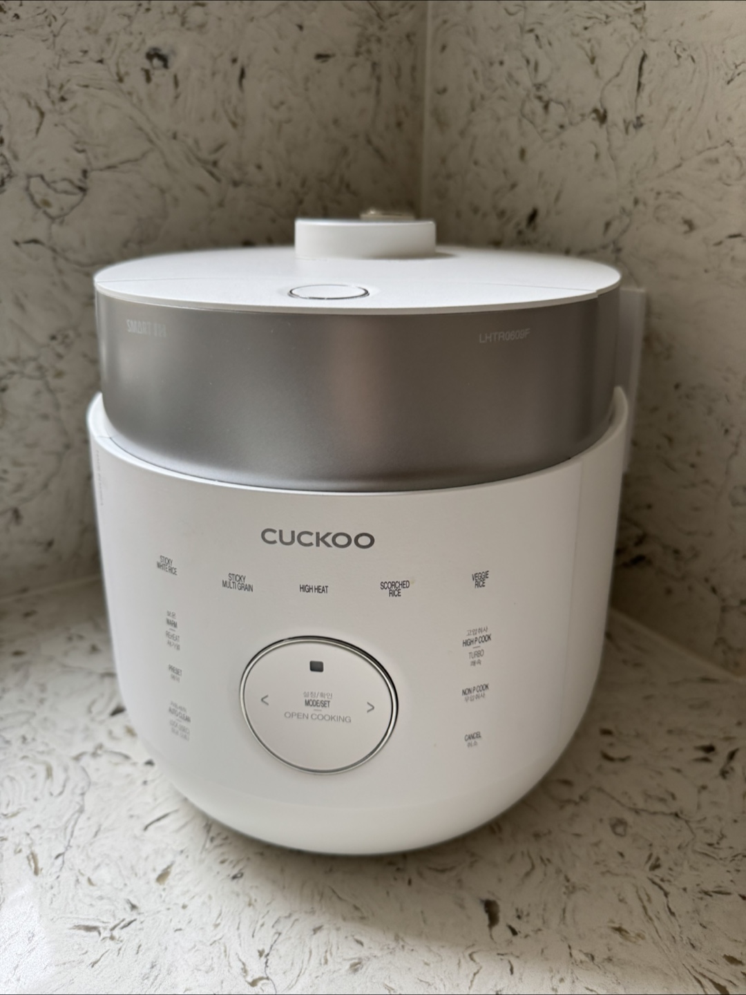 Cuckoo CRP-LHTR0609F 6-Cup Smart IH Pressure Rice Cooker - photo 2