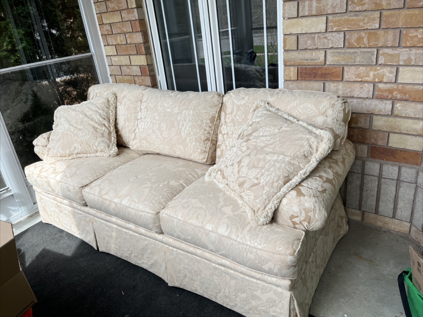 Sofa -couch. Highland House - photo 3