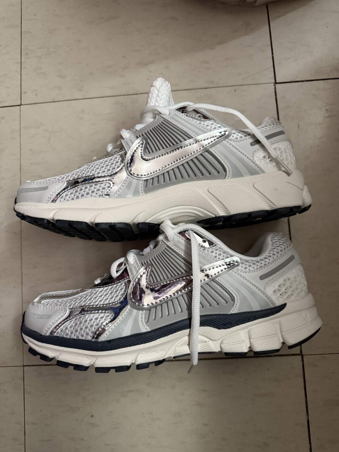 BRAND NEW Nike Vomero Photon Dust Size 8.5 WMNS - photo 2