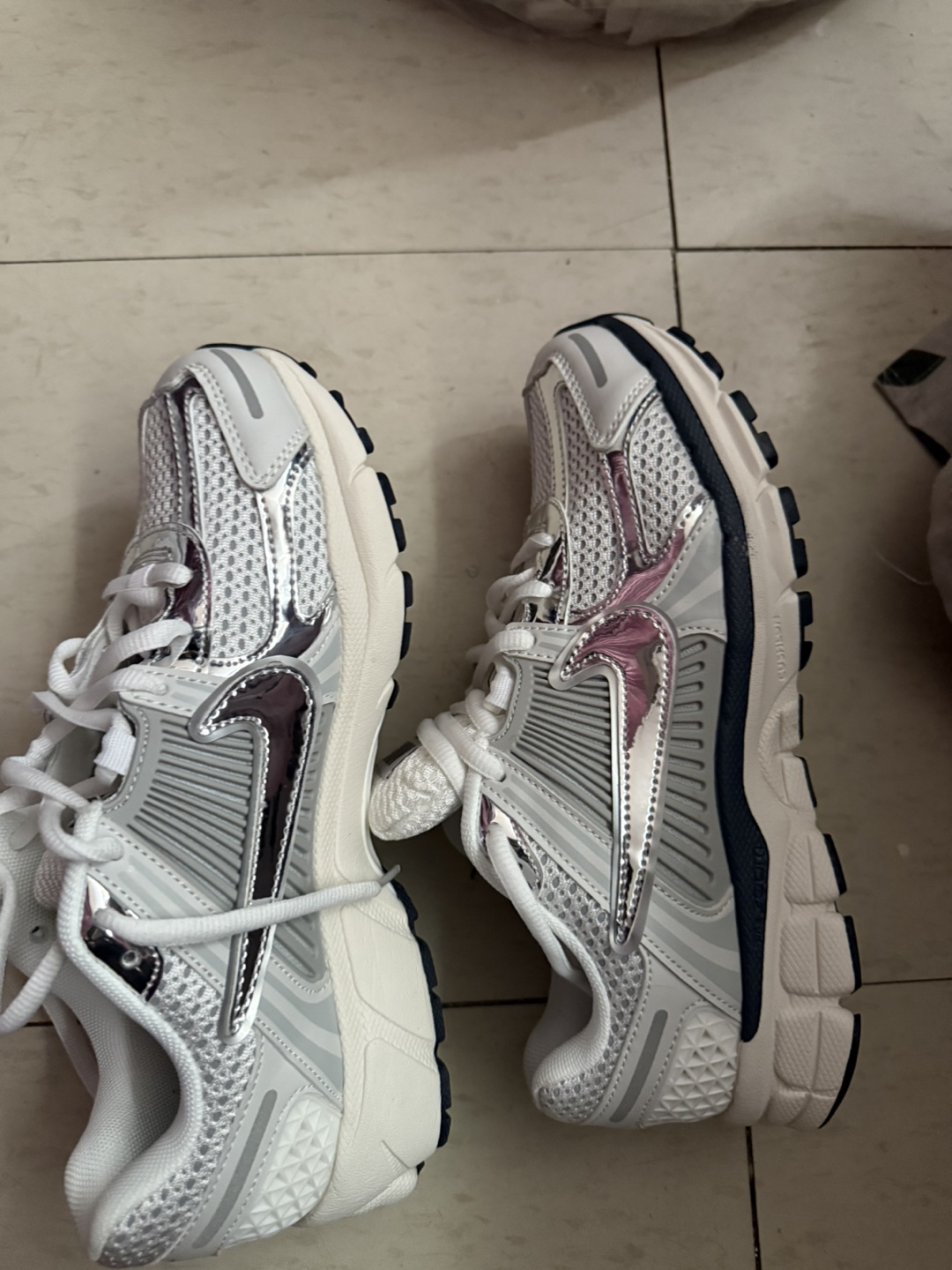 BRAND NEW Nike Vomero Photon Dust Size 8.5 WMNS - photo 3