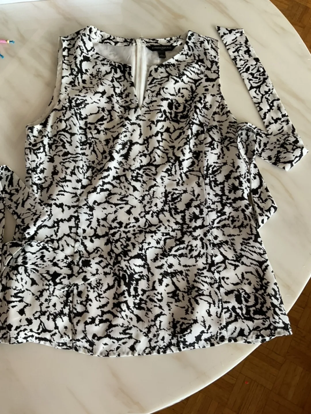 🏒Banana Republic Sleeveless Blouse, Size 0 thumbnail