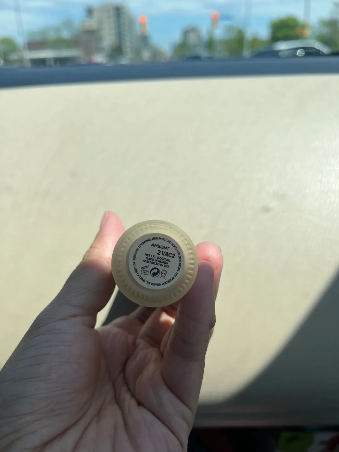 Hourglass Ambient Soft Glow Foundation - Shade 1 image indicator(2)