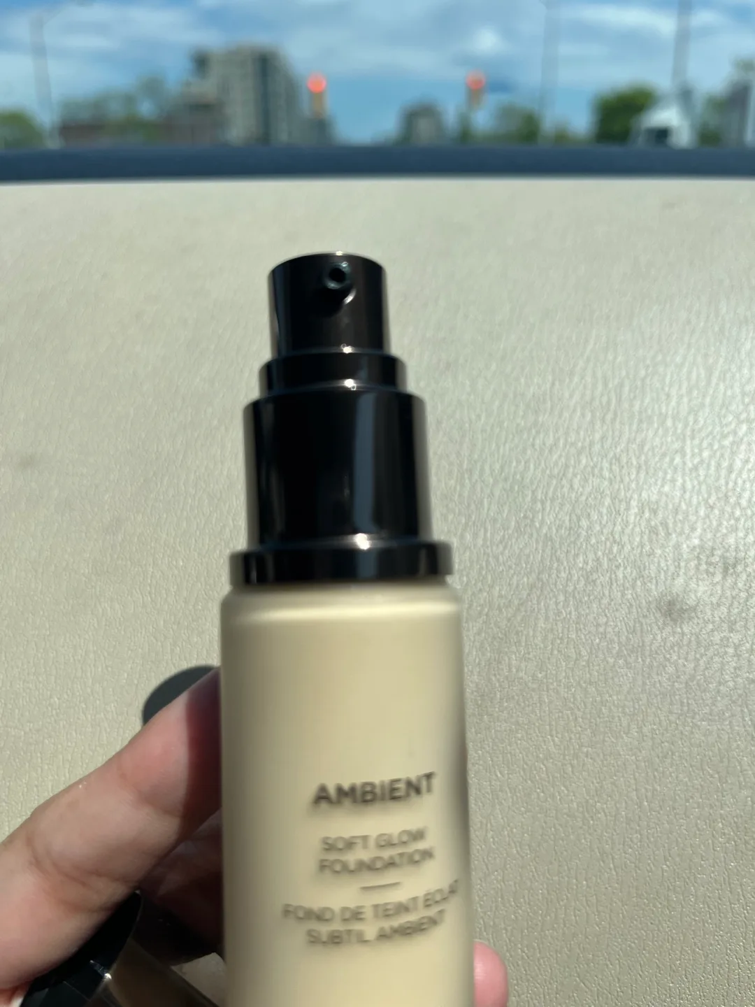 Hourglass Ambient Soft Glow Foundation - Shade 1 image indicator(3)