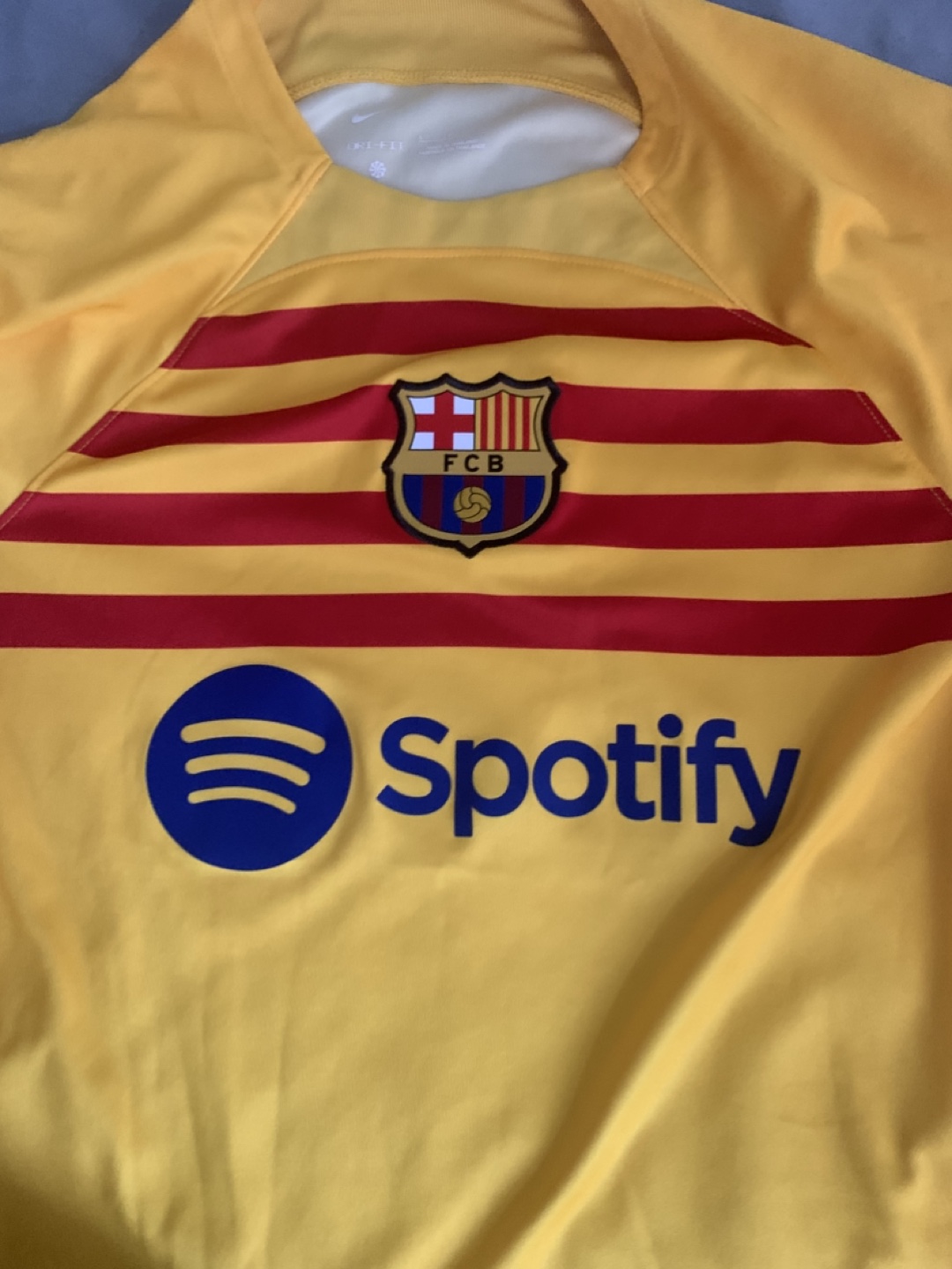 FC Barcelona 2022-23 Away Jersey - Size Small - photo 3