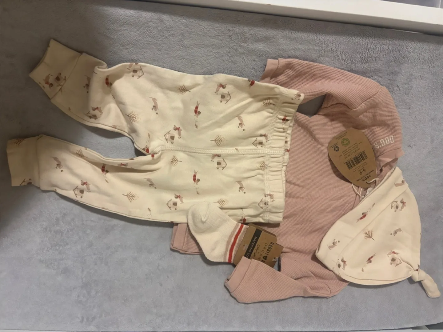 Baby Outfit - Leggings, Top, socks & Hat (Size 6-9 months) thumbnail
