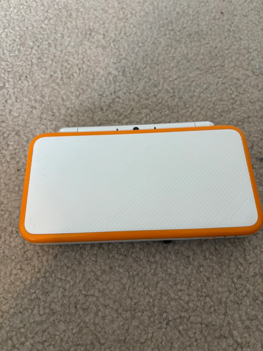 Nintendo 2DS XL White and Orange image indicator(3)