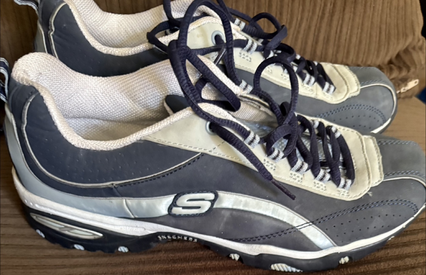 🏒 Skechers Sport Sneakers- Women's Size 8.5 - photo 2