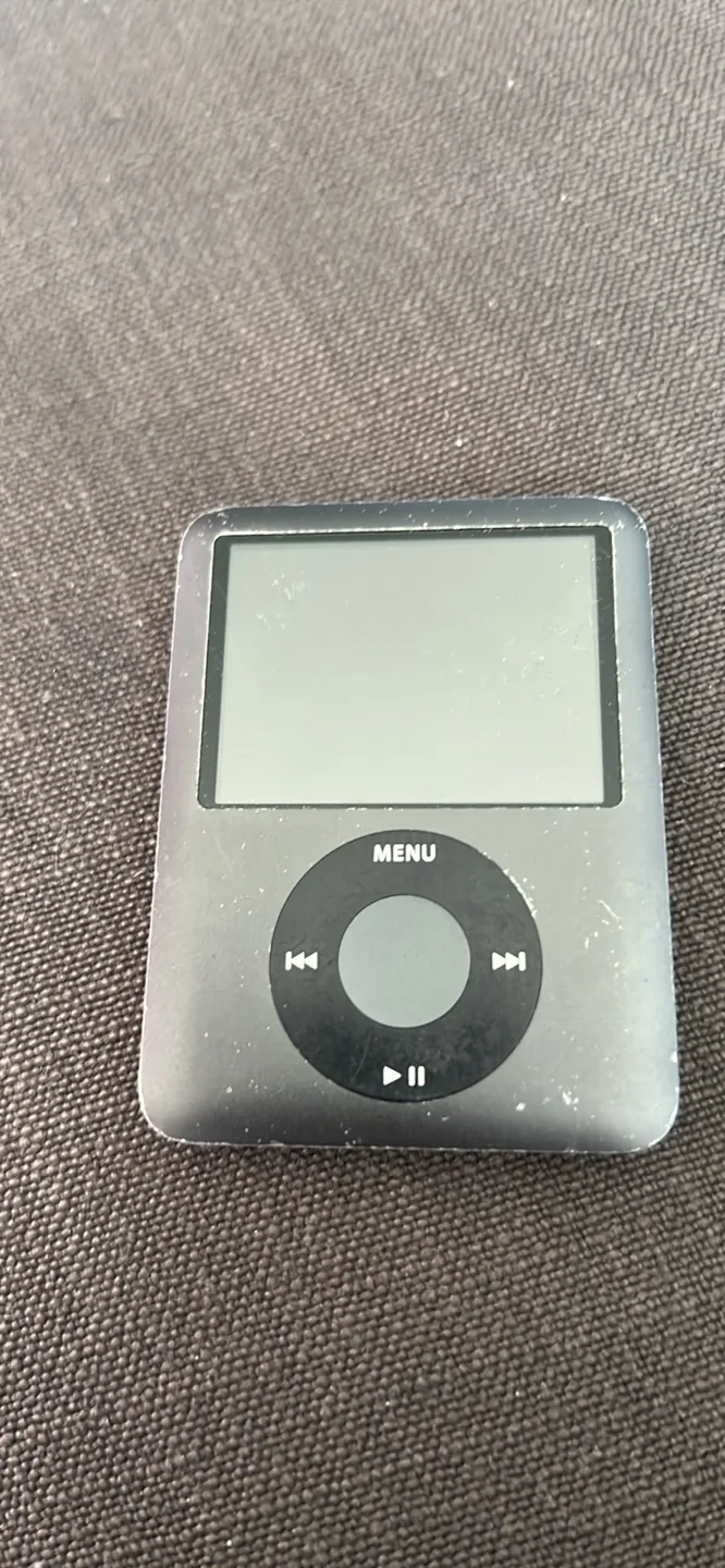 Apple iPod 8GB - Used thumbnail
