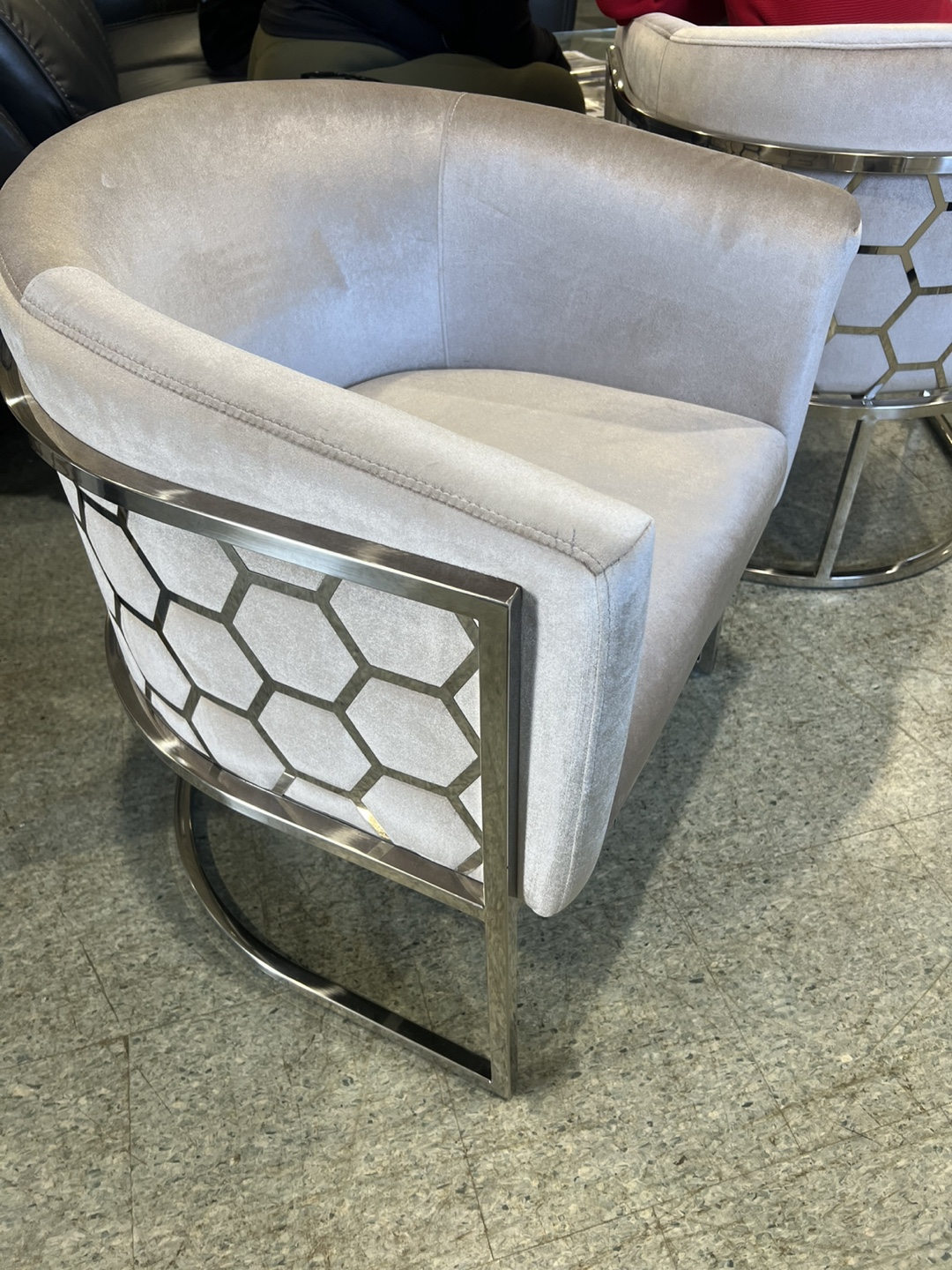 Elegant Accent Chair with Metal Frame - photo 4