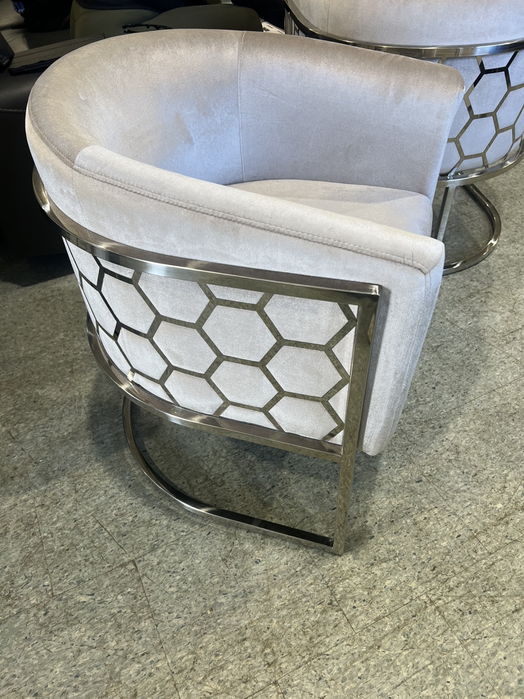 Elegant Accent Chair with Metal Frame - photo 5