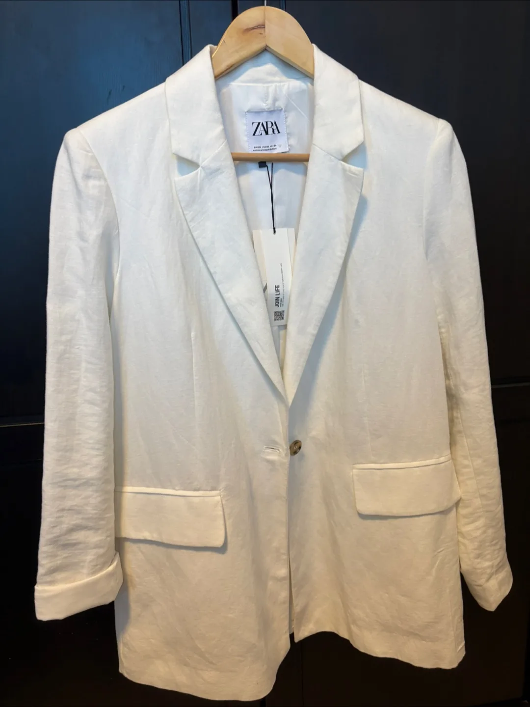 Zara Women's White Blazer new w/ tags- Size XS thumbnail