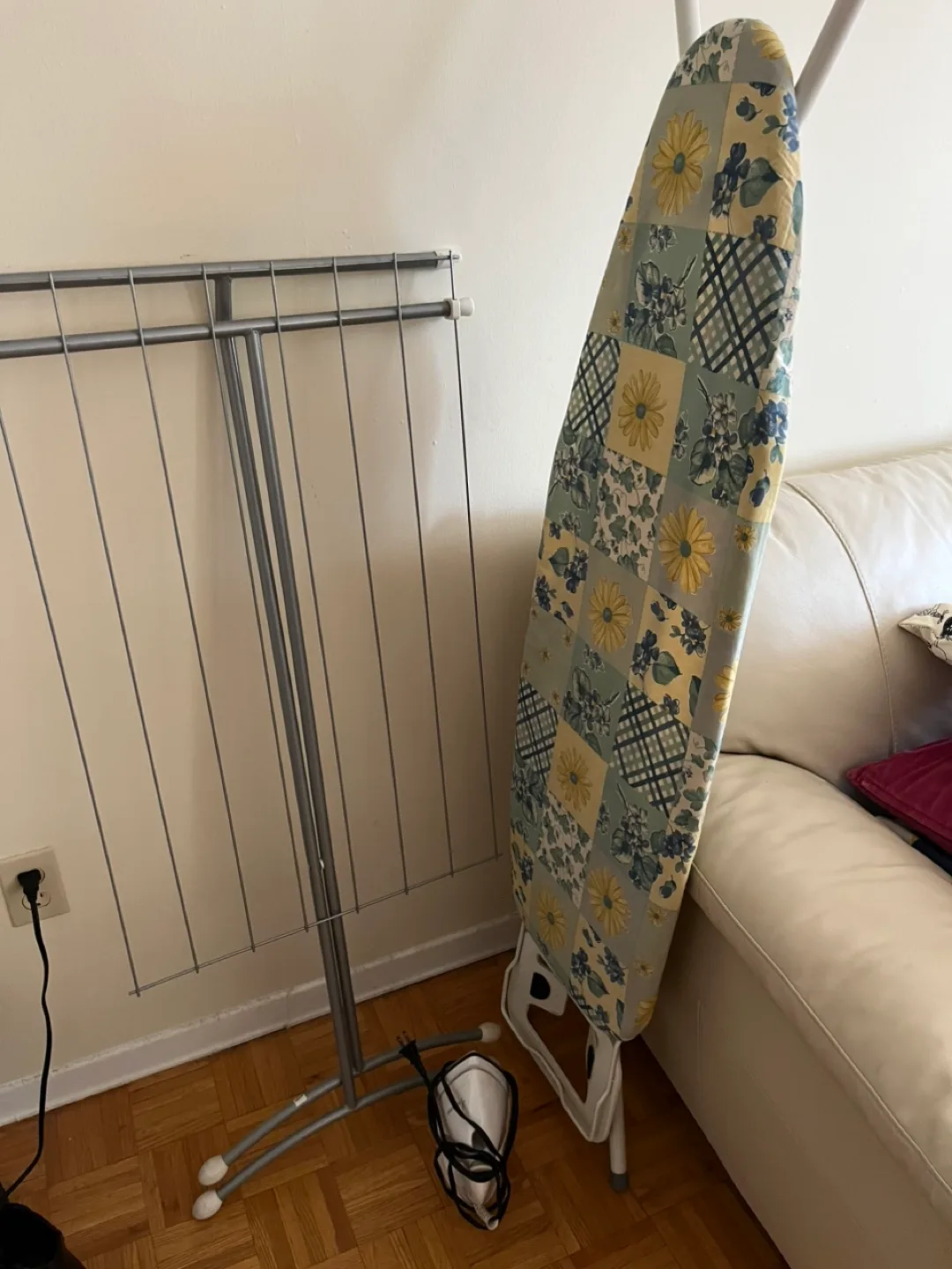Toastmaster Iron and Ironing board and clothes drying rack set thumbnail