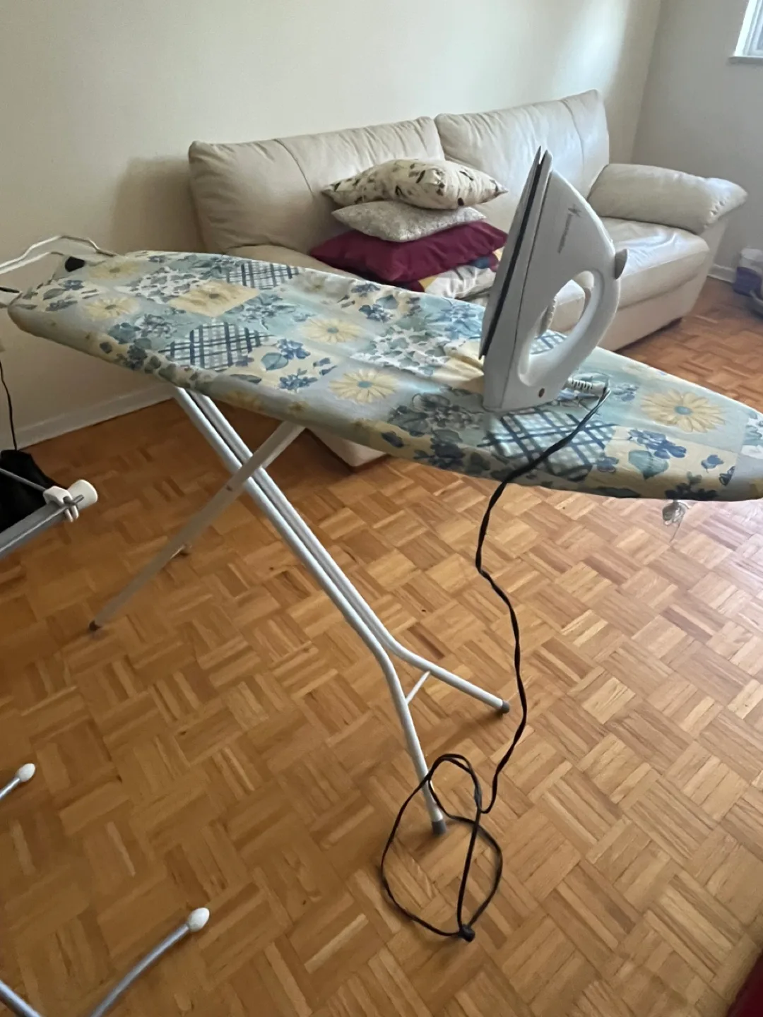 Toastmaster Iron and Ironing board and clothes drying rack set image indicator(3)