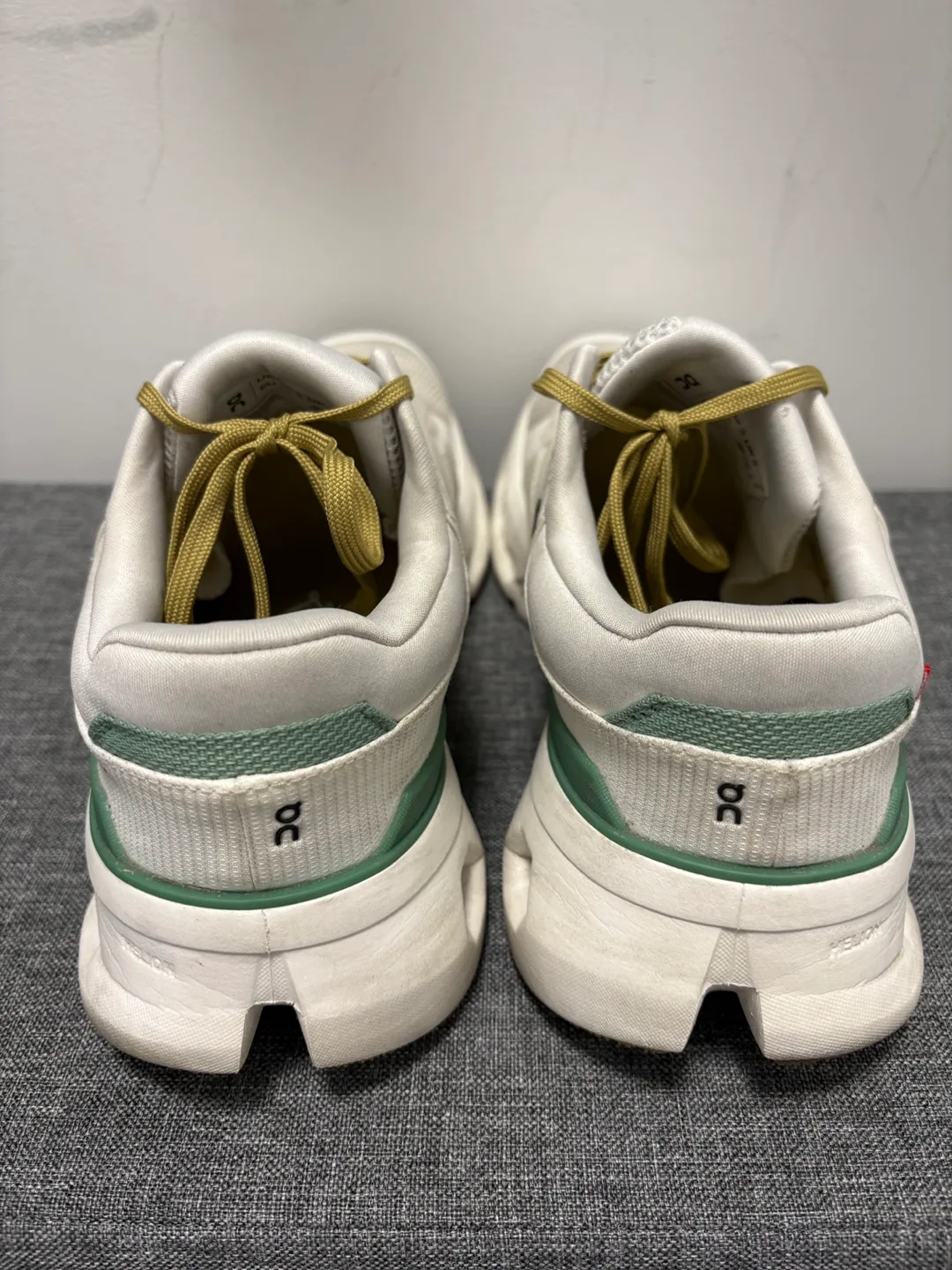 Men's On Cloud Cloudrunner 2 - Size 8.5 (Undyed/Green) image indicator(3)