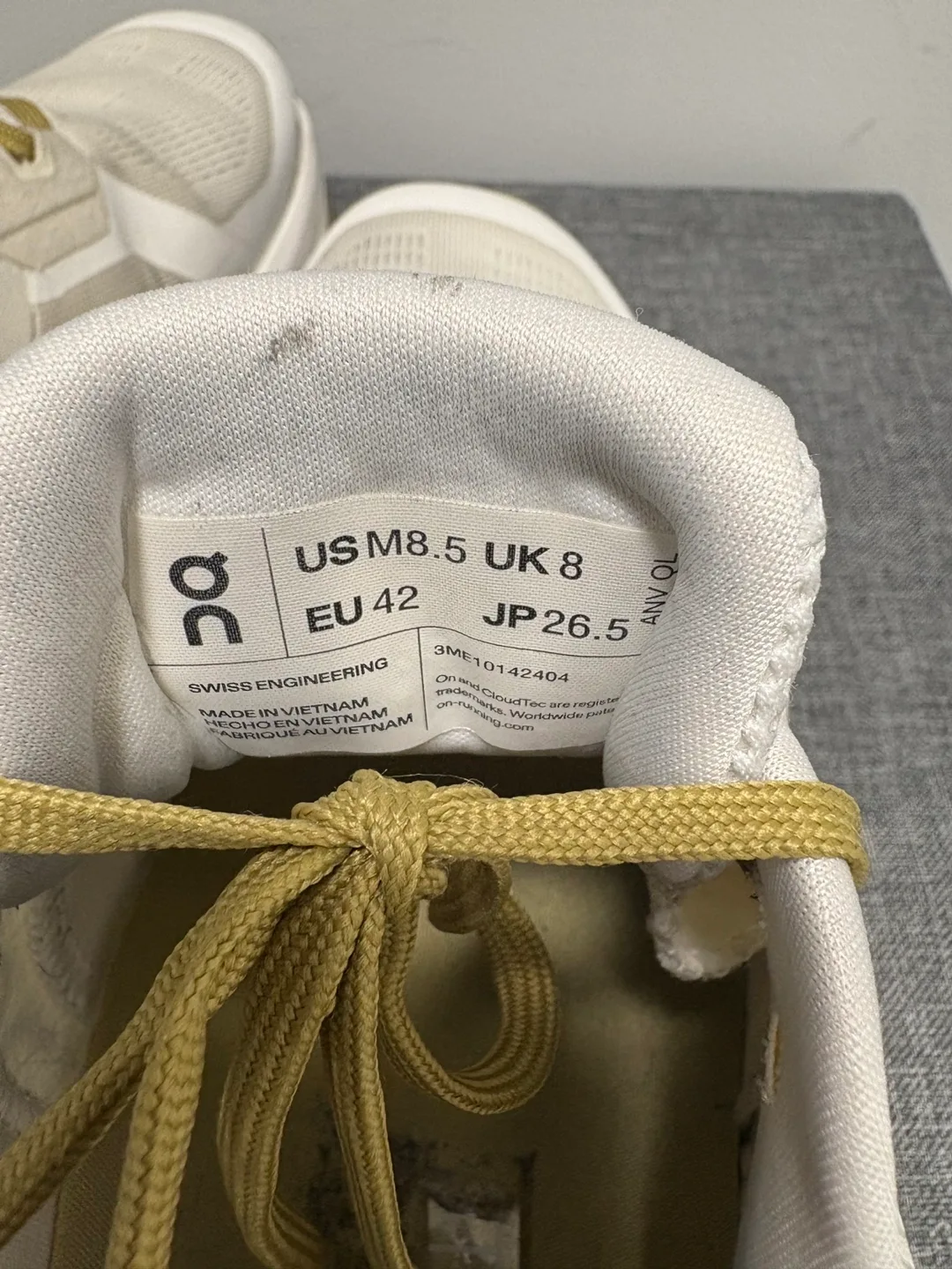 Men's On Cloud Cloudrunner 2 - Size 8.5 (Undyed/Green) image indicator(4)