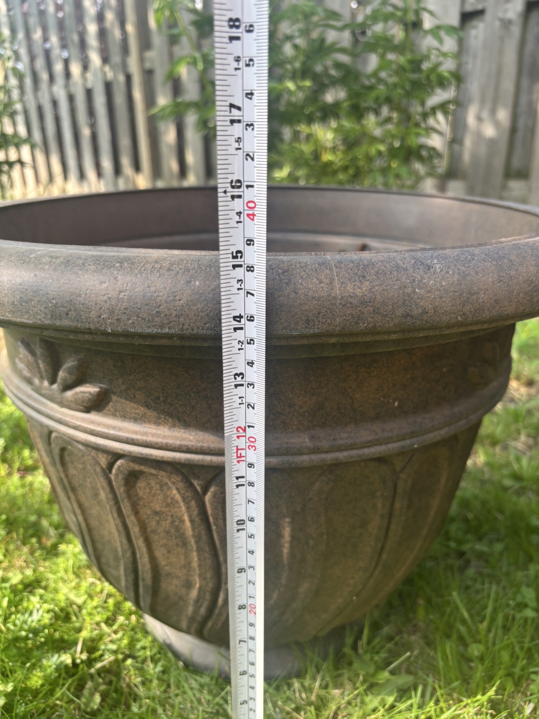 Set of three large decorative planters - photo 3