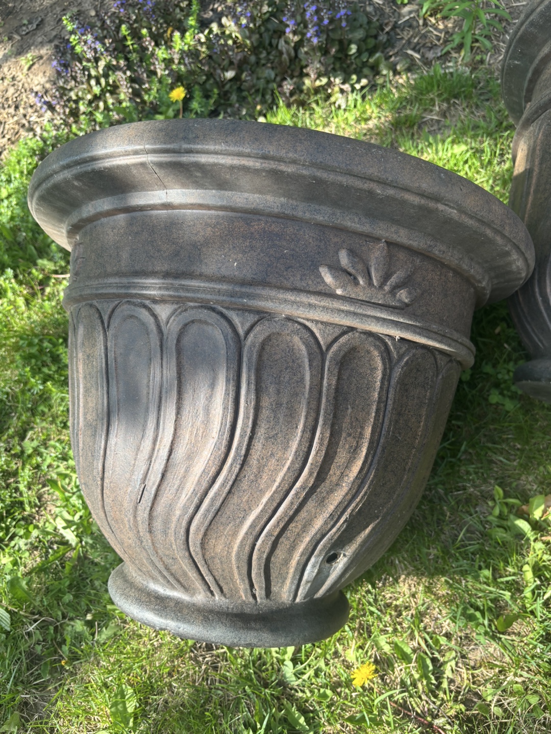 Set of three large decorative planters - photo 2