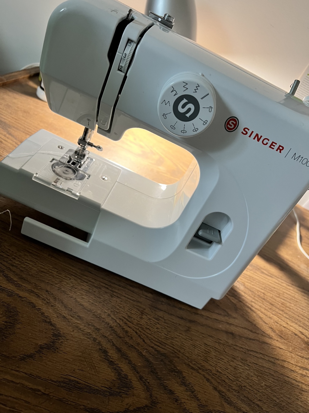Singer M1000 Sewing Machine With Accessories And Fabrics - photo 2