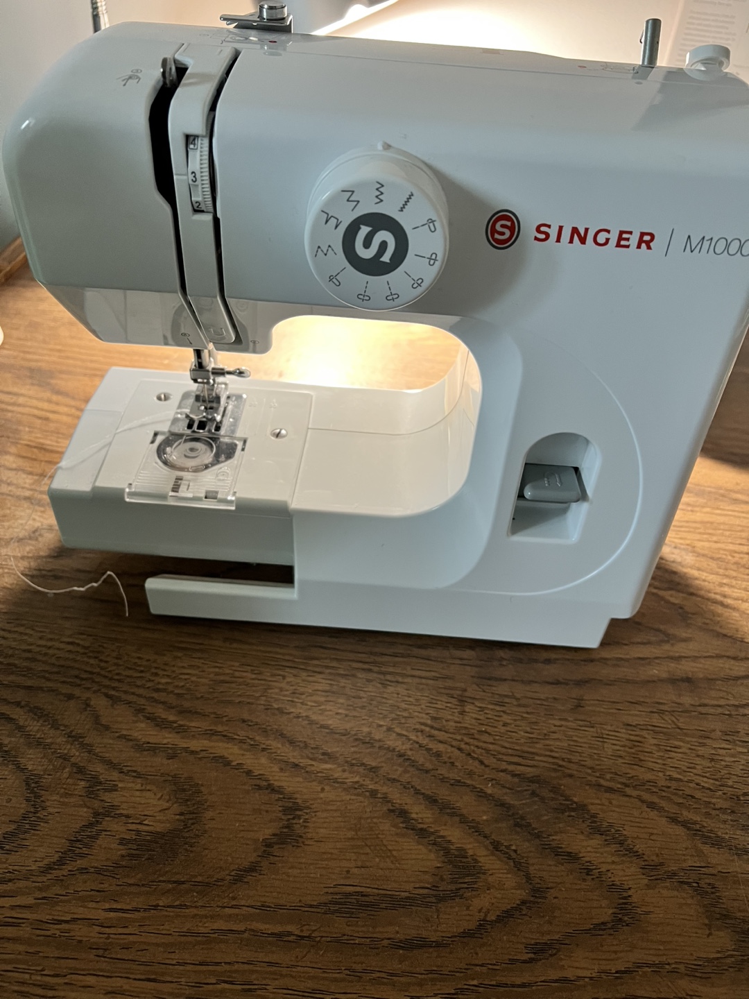 Singer M1000 Sewing Machine With Accessories And Fabrics - photo 3