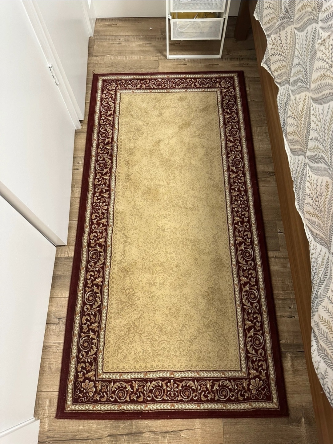 Elegant Beige and Burgundy Area Rug 🏒