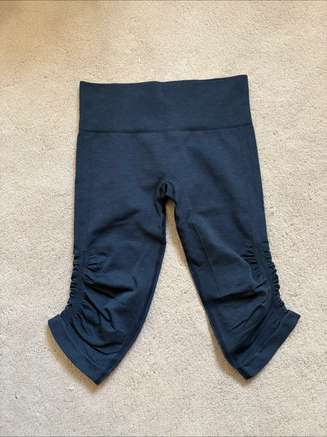 Lululemon Black Cropped Leggings Sz 8 image indicator(3)