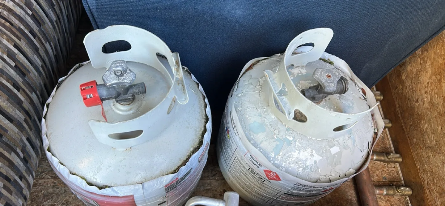 4 empty Propane Tanks thumbnail