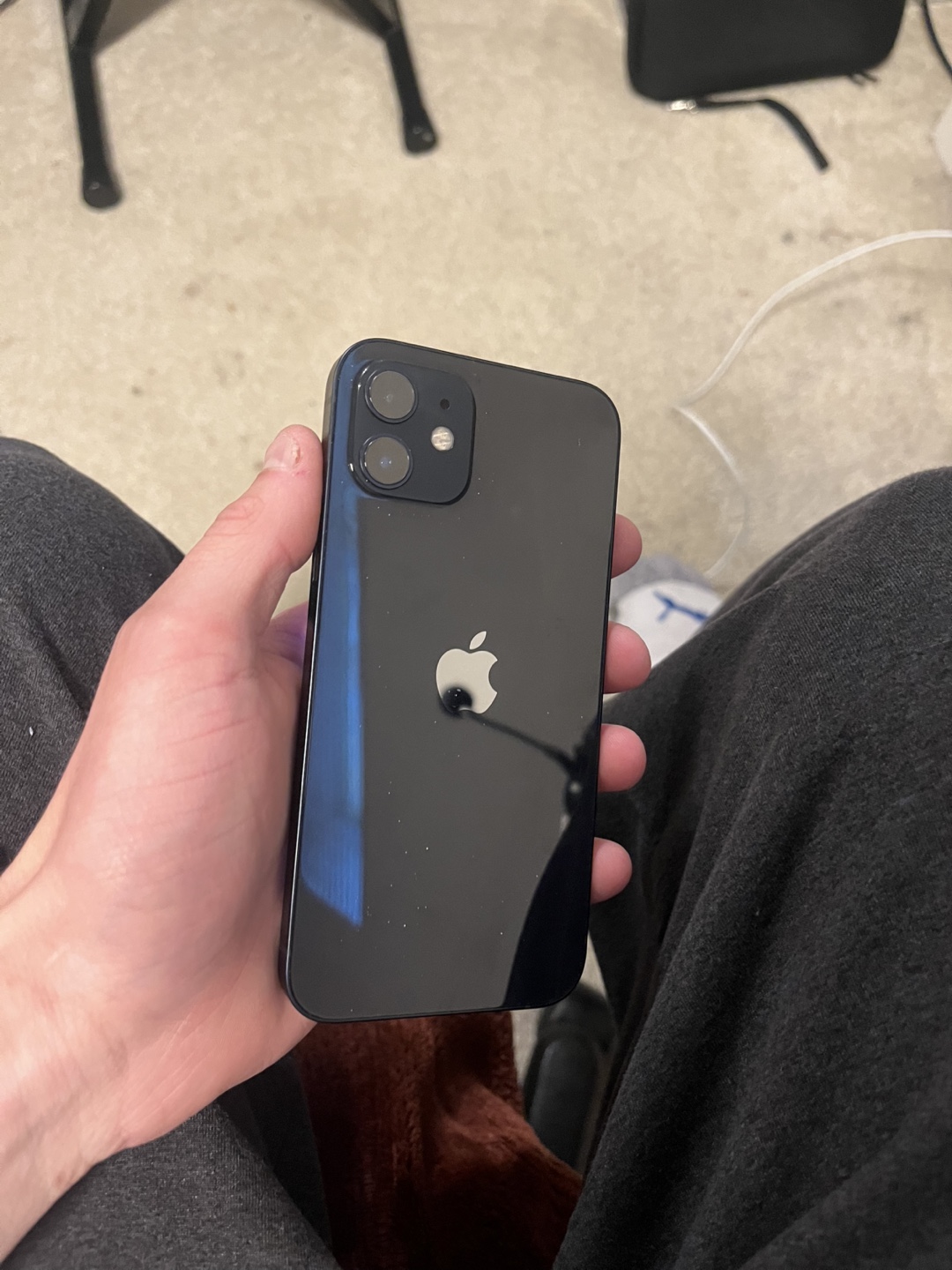 iPhone 12 Black - Cracked Screen - photo 2