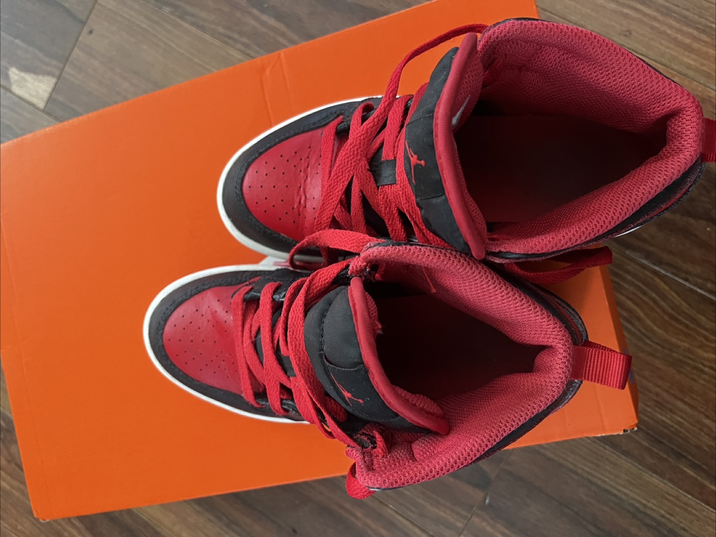 Air Jordan 1 Retro High OG GS (Youth Size 10.5) Red Black - photo 3