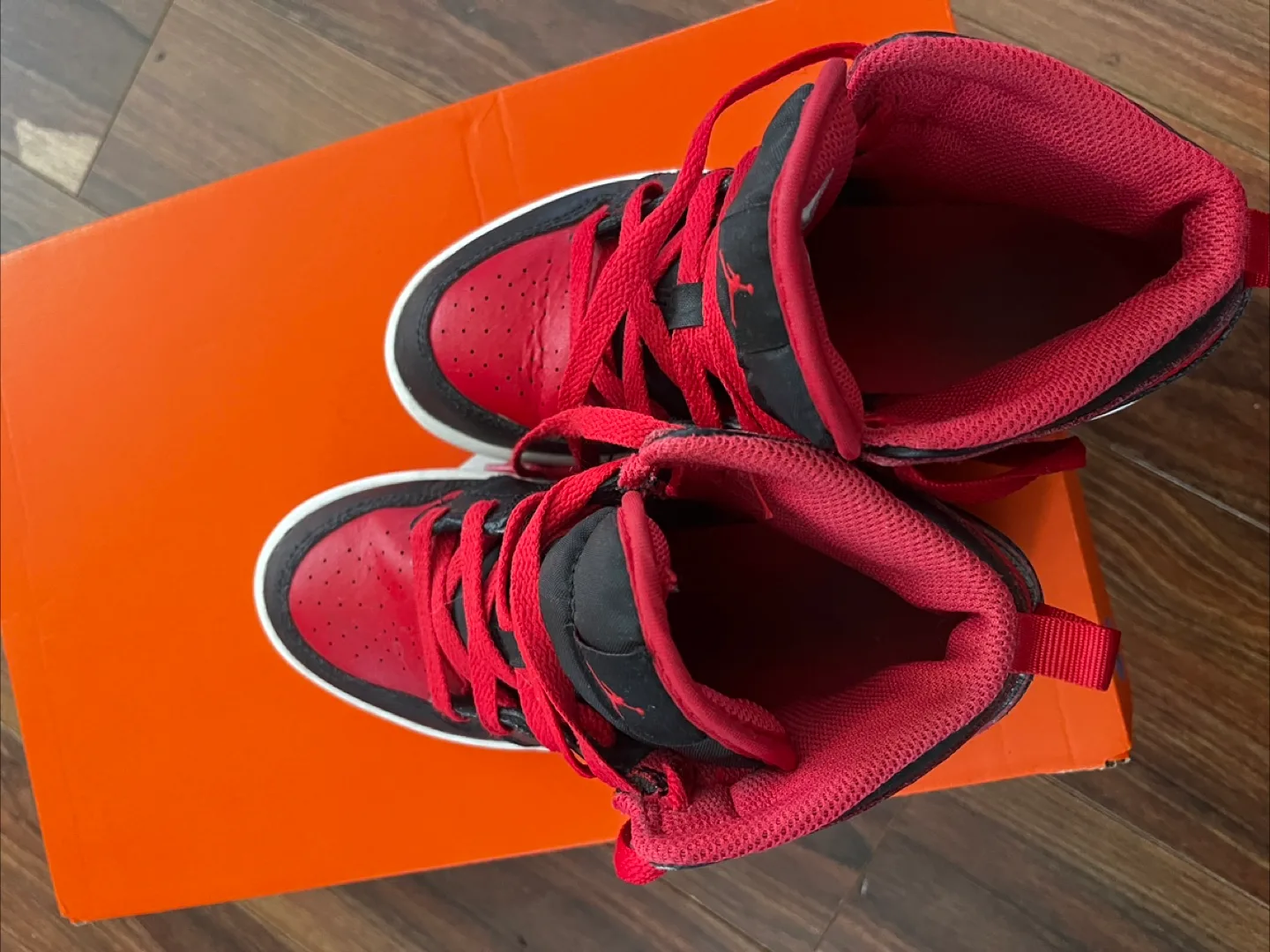 Air Jordan 1 Retro High OG GS (Youth Size 10.5) Red Black image indicator(3)