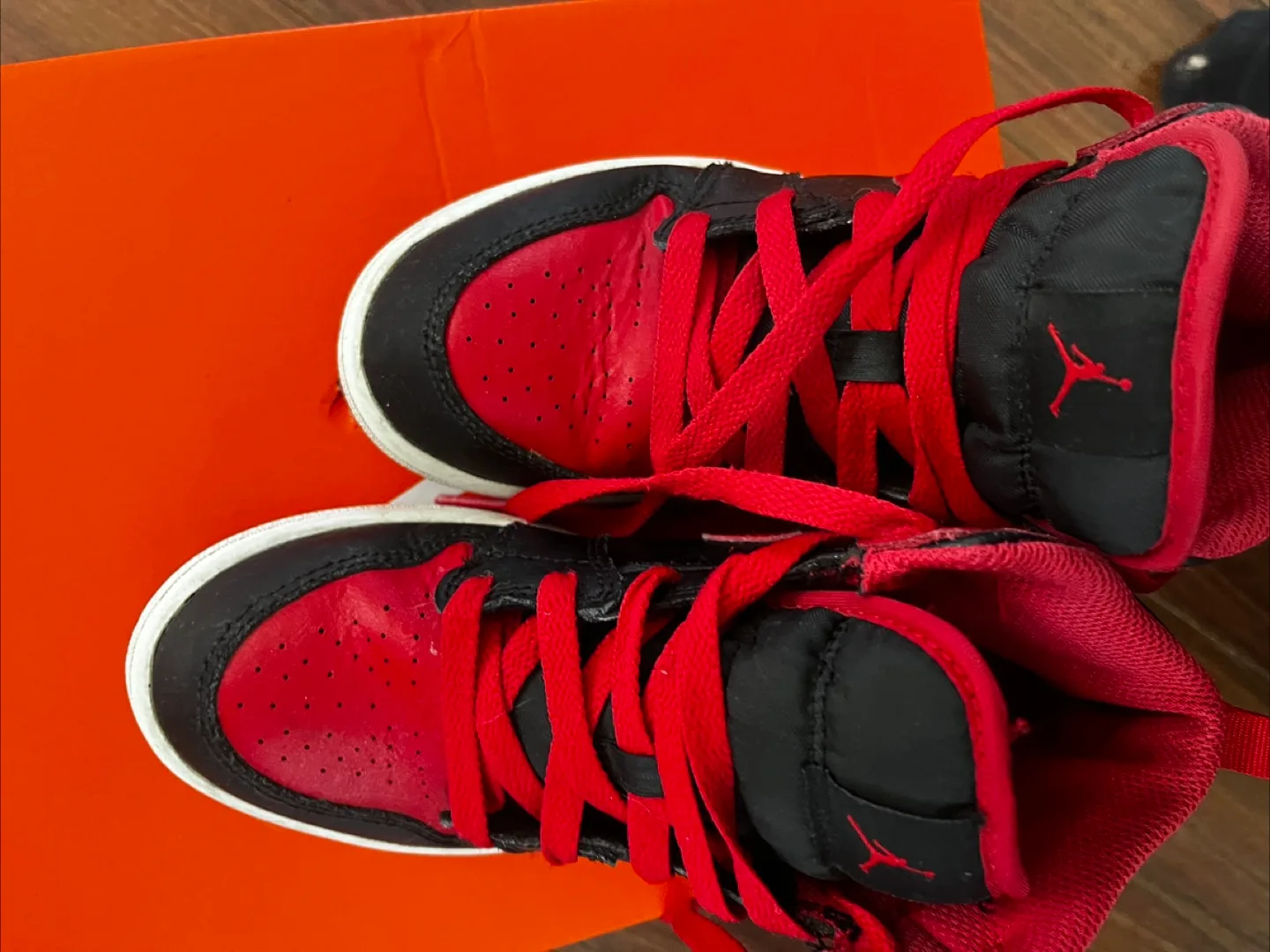 Air Jordan 1 Retro High OG GS (Youth Size 10.5) Red Black image indicator(2)