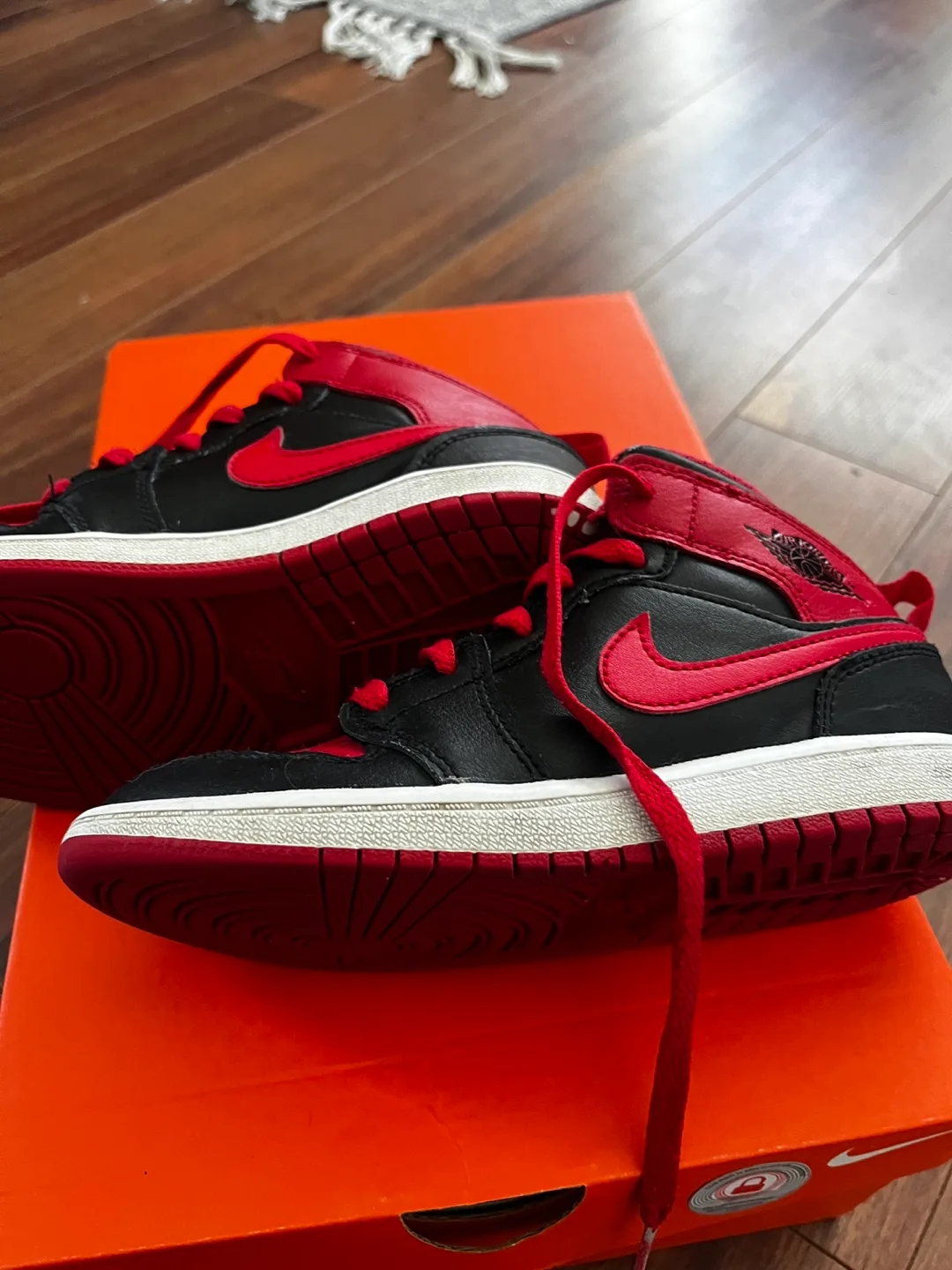 Air Jordan 1 Retro High OG GS (Youth Size 10.5) Red Black image indicator(6)