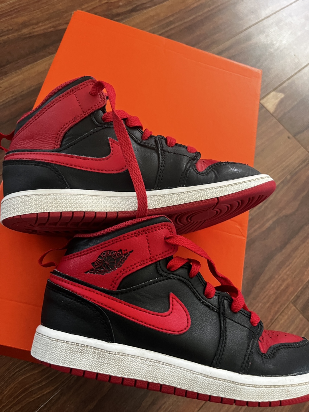 Air Jordan 1 Retro High OG GS (Youth Size 10.5) Red Black