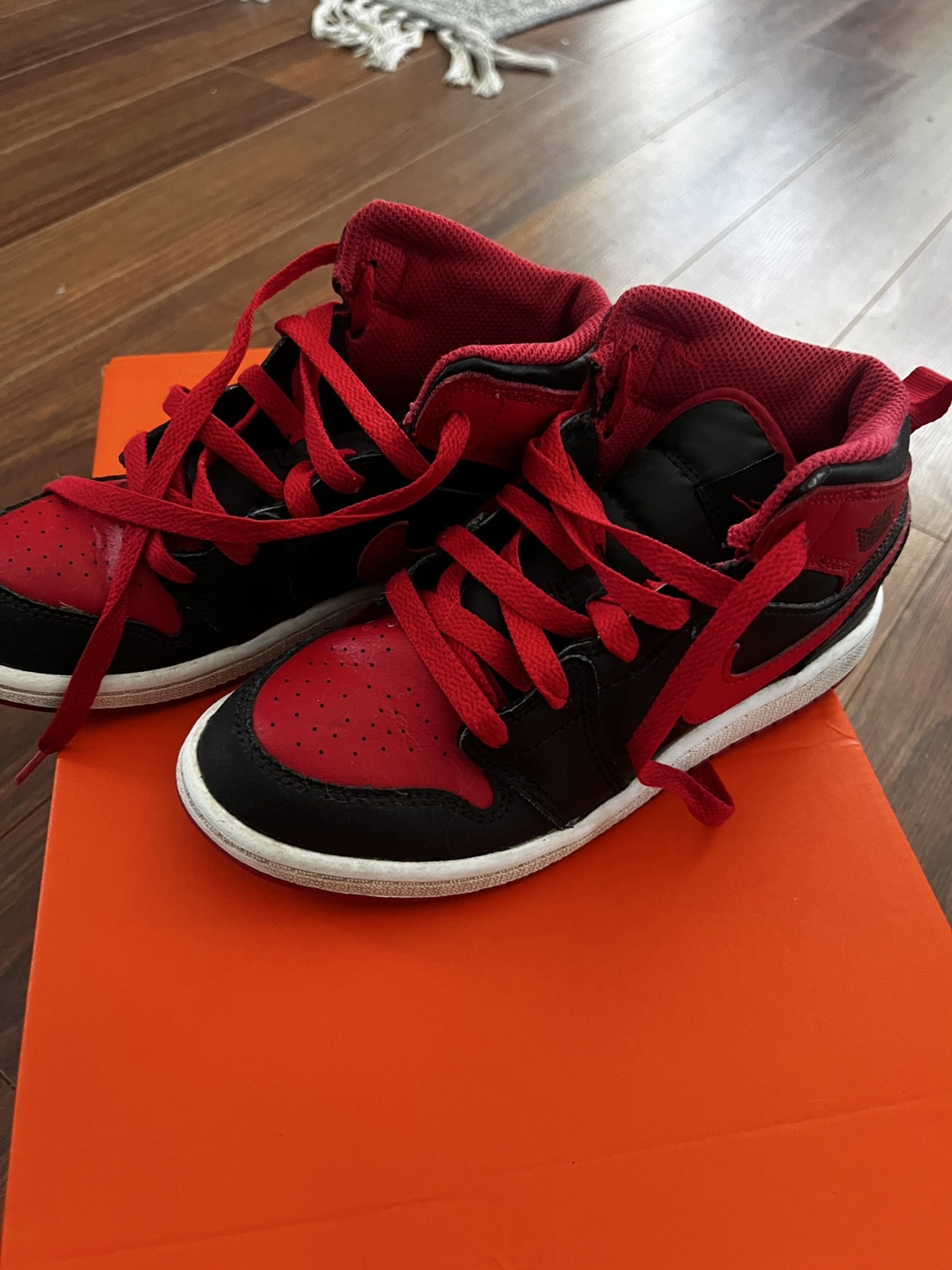 Air Jordan 1 Retro High OG GS (Youth Size 10.5) Red Black - photo 5