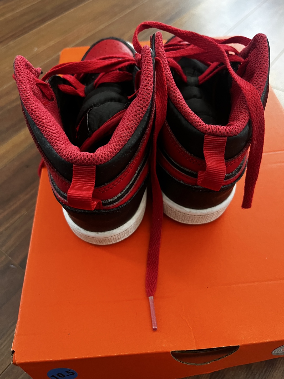 Air Jordan 1 Retro High OG GS (Youth Size 10.5) Red Black - photo 4