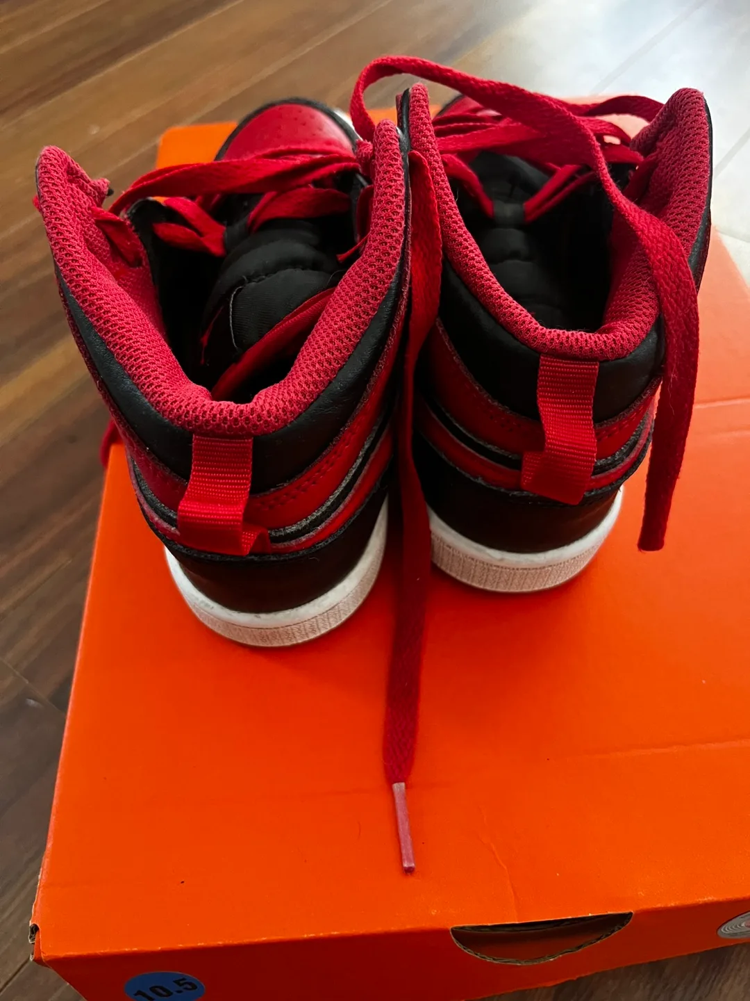 Air Jordan 1 Retro High OG GS (Youth Size 10.5) Red Black image indicator(4)